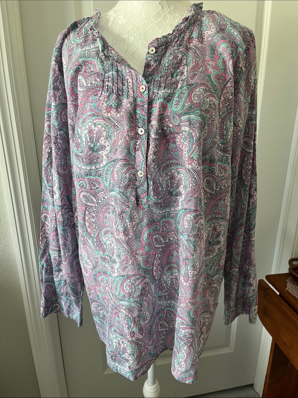 Talbots Lavender and Mint Paisley Button-Ruffle Neck Tunic Popover Oversized